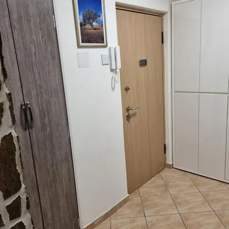 Apartma Lumas Apartment *