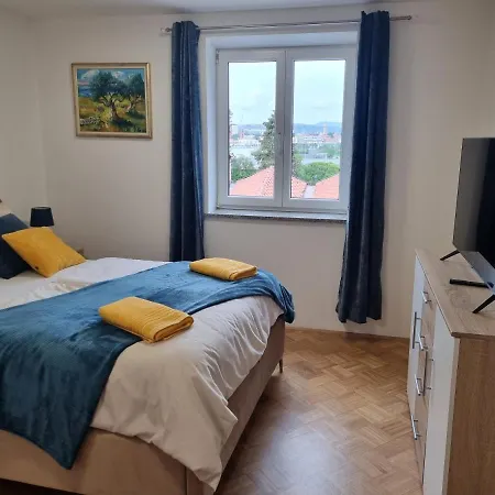 Apartment Apartma Lumas *