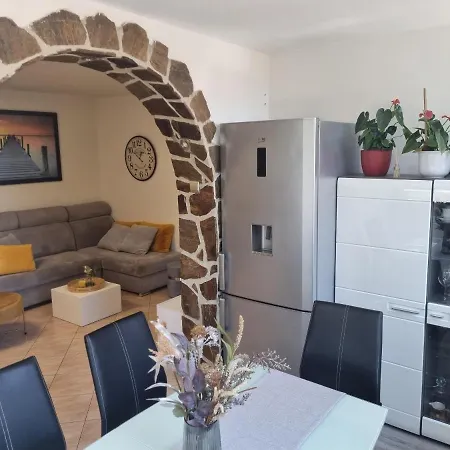 Apartma Lumas *