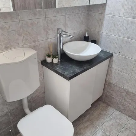 Apartma Lumas Apartment *