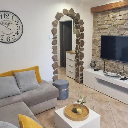 Apartma Lumas Apartment